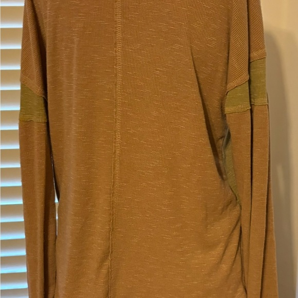 Hem & Thread Ribbed Knit Top - Picture 3 of 4